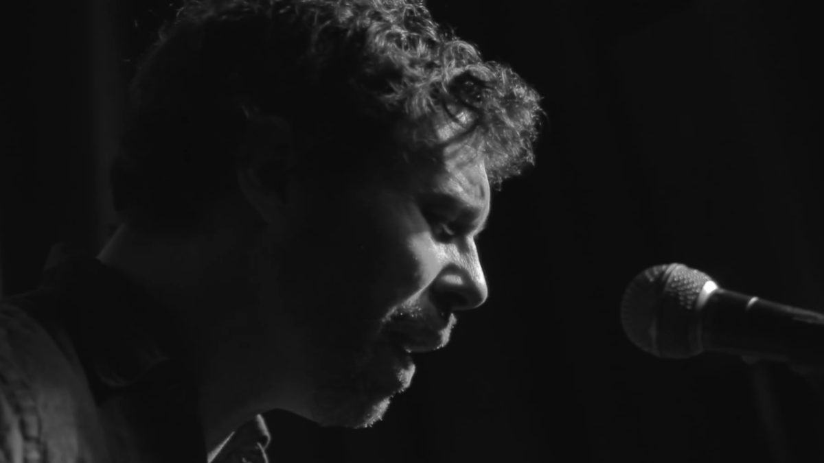 Pro-Shot Video: Scott Metzger Covers The Band’s ‘Ophelia’