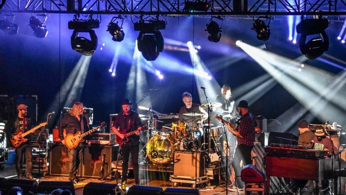 Gov't Mule Welcomes Guests At Lengthy Memphis Show