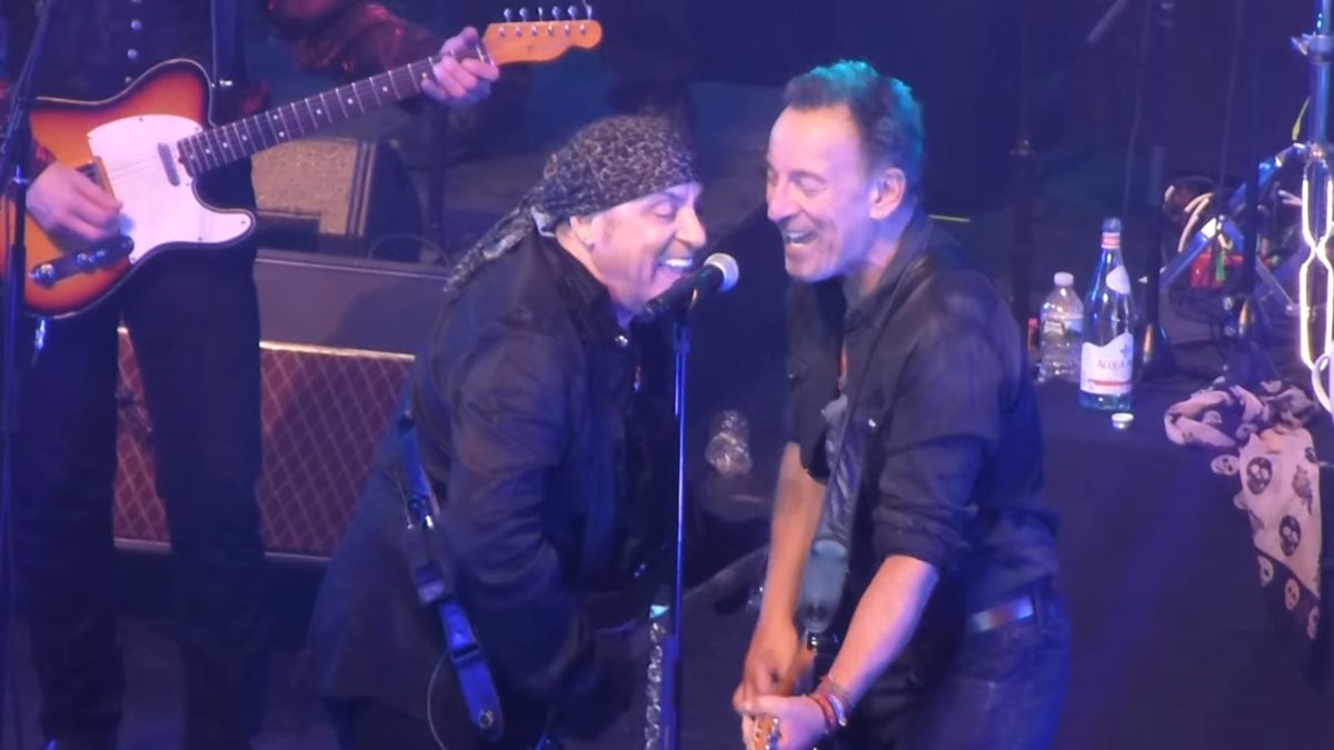 Bruce Springsteen Sits-In With Little Steven & The Disciples In New Jersey