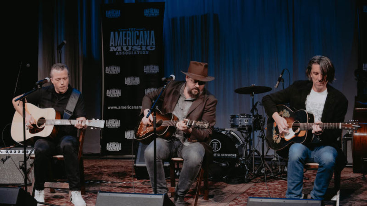 Jason Isbell Performs With Former Drive-By Truckers Band Mates Patterson Hood & Mike Cooley