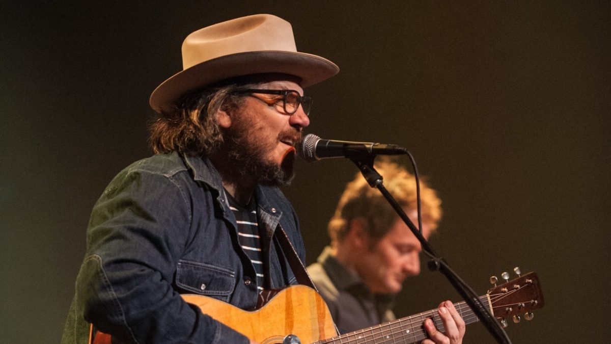 Wilco Honors Tom Petty With 'The Waiting' Cover In Texas
