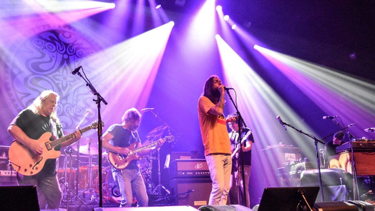 Gov't Mule Honors Chris Cornell & Welcomes Guests In Philadelphia