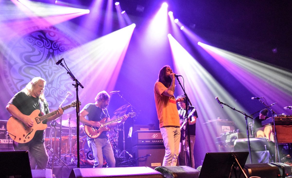 Gov't Mule Honors Chris Cornell & Guests In Philadelphia