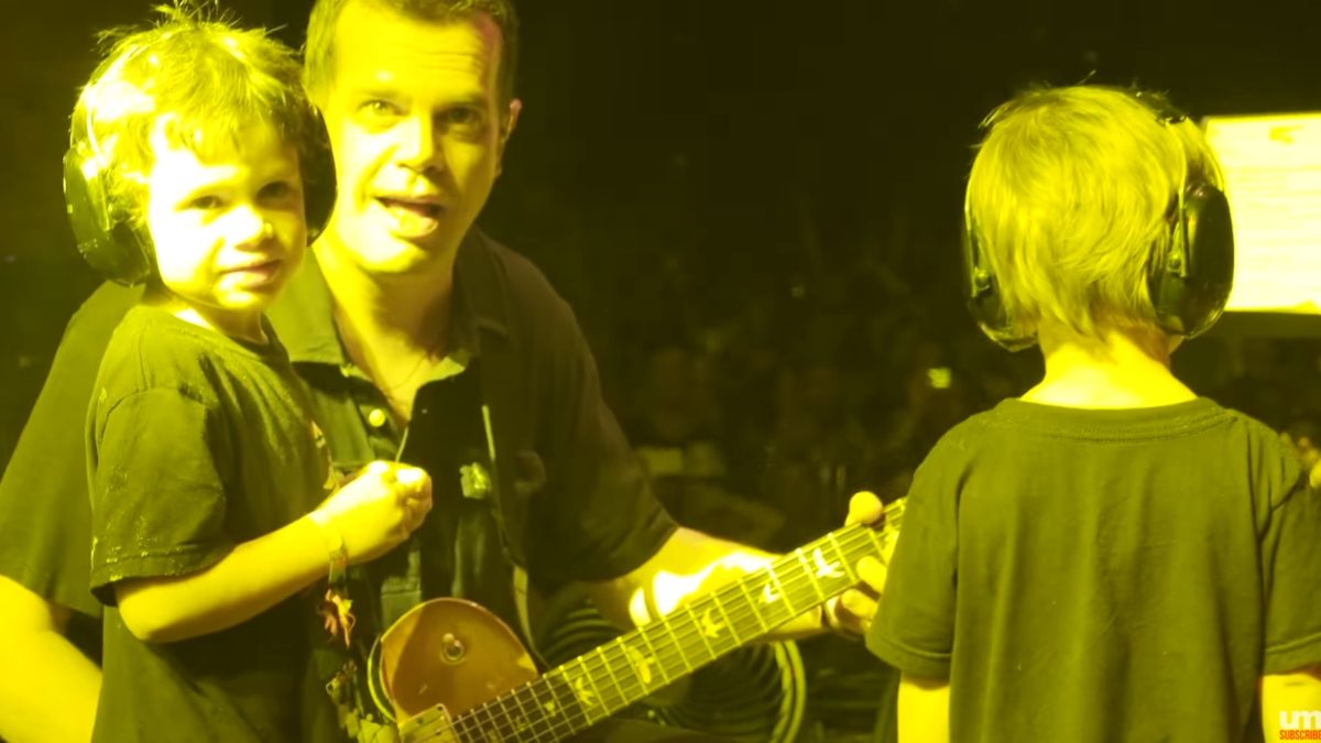 Pro-Shot Video: Umphrey’s McGee Performs ‘All In Time (Part II)’ At Dominican Holidaze 2016