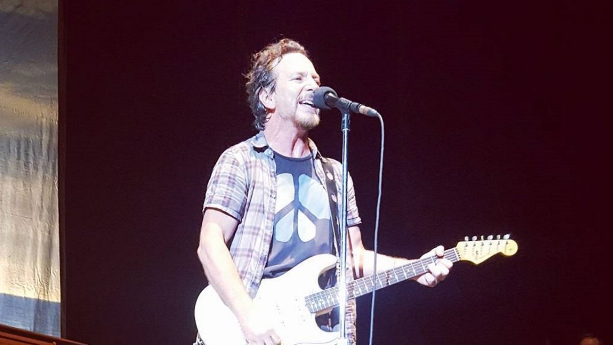 Eddie Vedder Discusses Chris Cornell & Welcomes Dhani Harrison At Concert In London