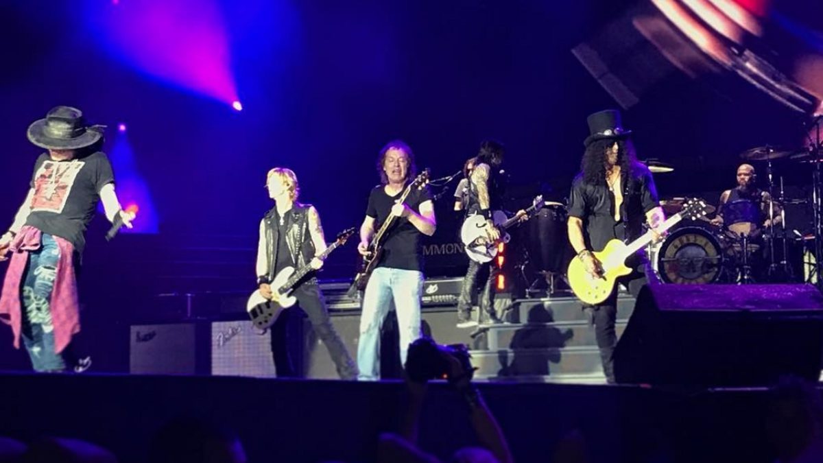 Guns N’ Roses Cover AC/DC With Angus Young In Germany