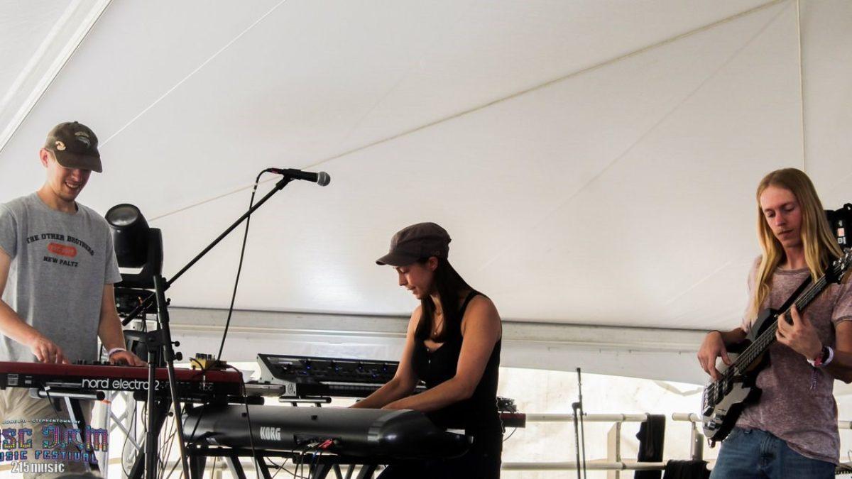 Formula 5 Welcomes Holly Bowling & Honors Gregg Allman At Disc Jam