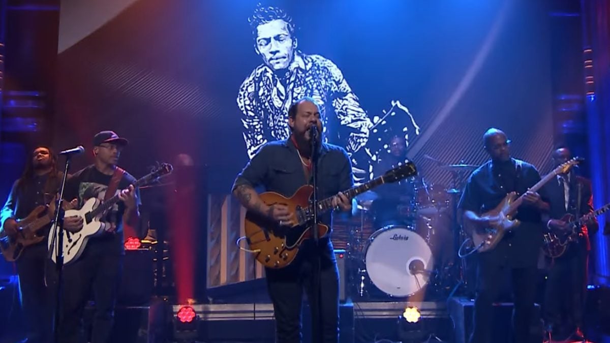 Nathaniel Rateliff, Charles Berry Jr. & Charles Berry III Perform On ‘The Tonight Show’