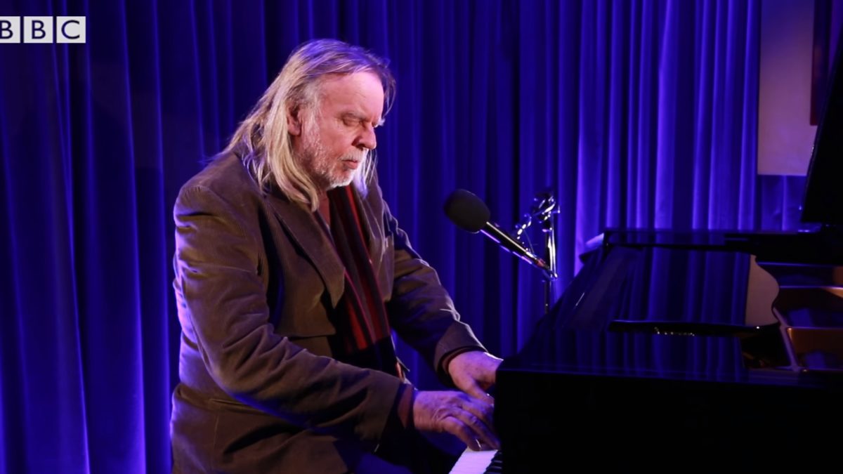 Rick Wakeman Covers David Bowie’s ‘Space Oddity’