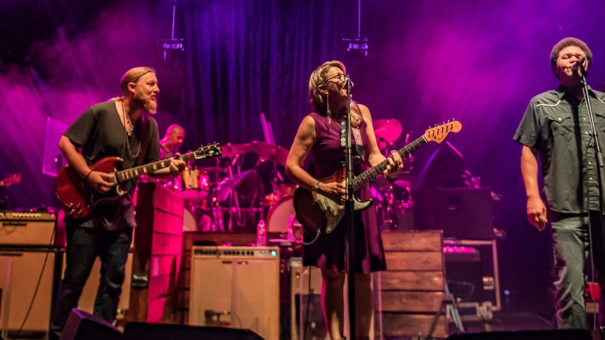 Tedeschi Trucks Band Welcomes Hot Tuna & Wood Brothers In Arkansas