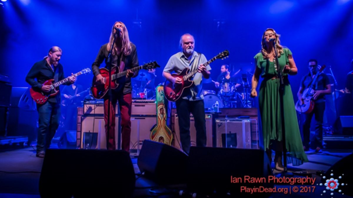Full Show Audio: Tedeschi Trucks Band Welcomes Guests & Honors Kofi, Col. Bruce & Gregg Allman In Atlanta