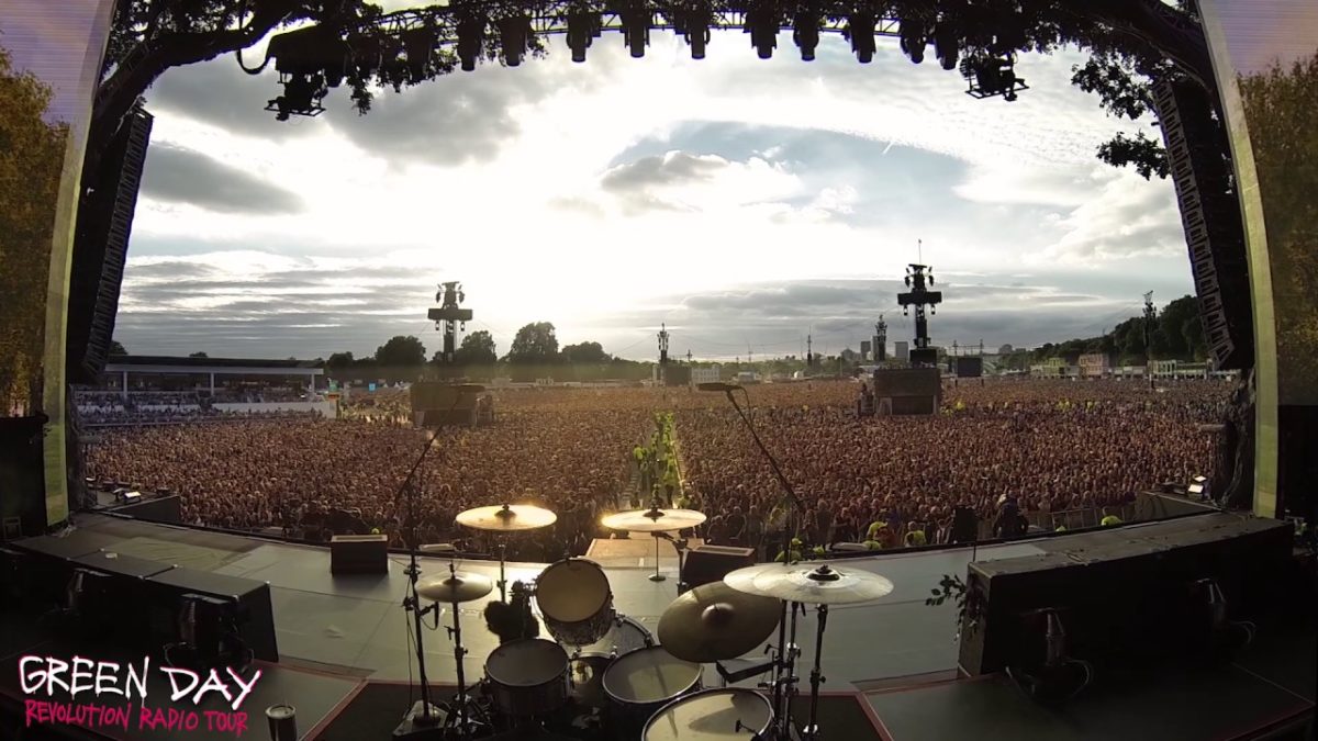 Watch Crowd Of 65,000 Green Day Fans Sing 'Bohemian Rhapsody'