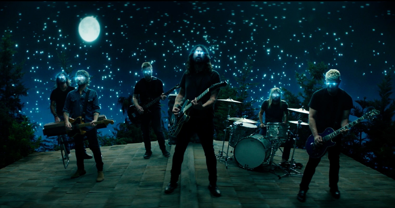 The sky is a neighborhood daughter. Foo fighters клипы. участники группы foo fighters. дэйв грол фу файтерс. группа foo fighters.