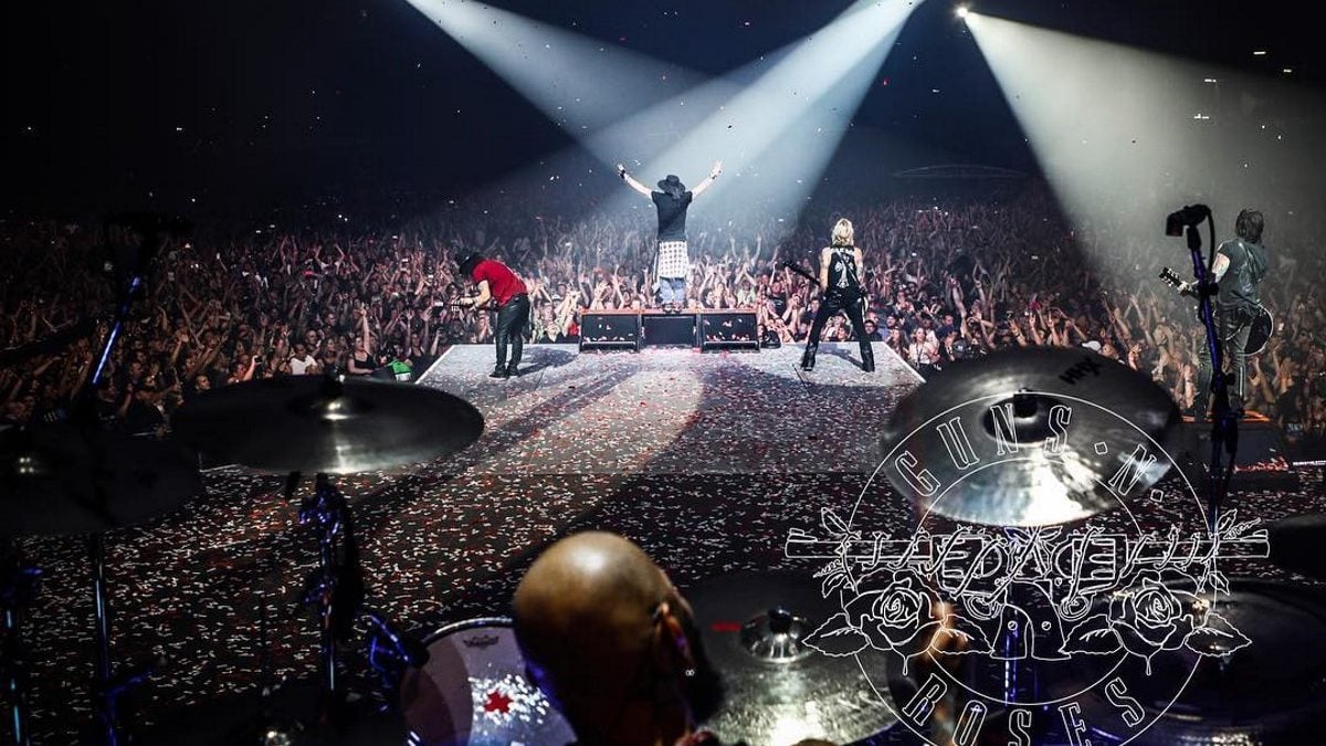 Guns N' Roses Debut Glen Campbell & James Brown Covers In Edmonton