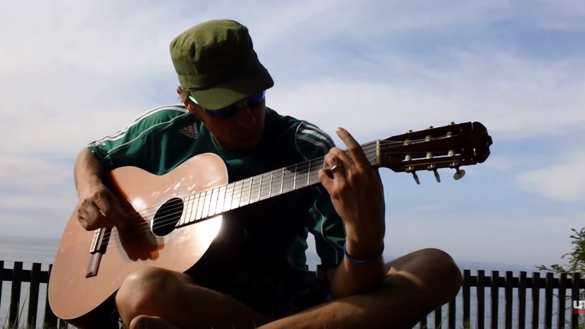 Video: Umphrey’s McGee Guitarist Jake Cinninger Performs Solo Acoustic Instrumental In 2011