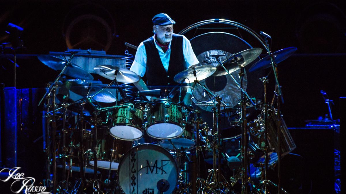 Fleetwood Mac Busts Out 'Man Of The World' In Perth