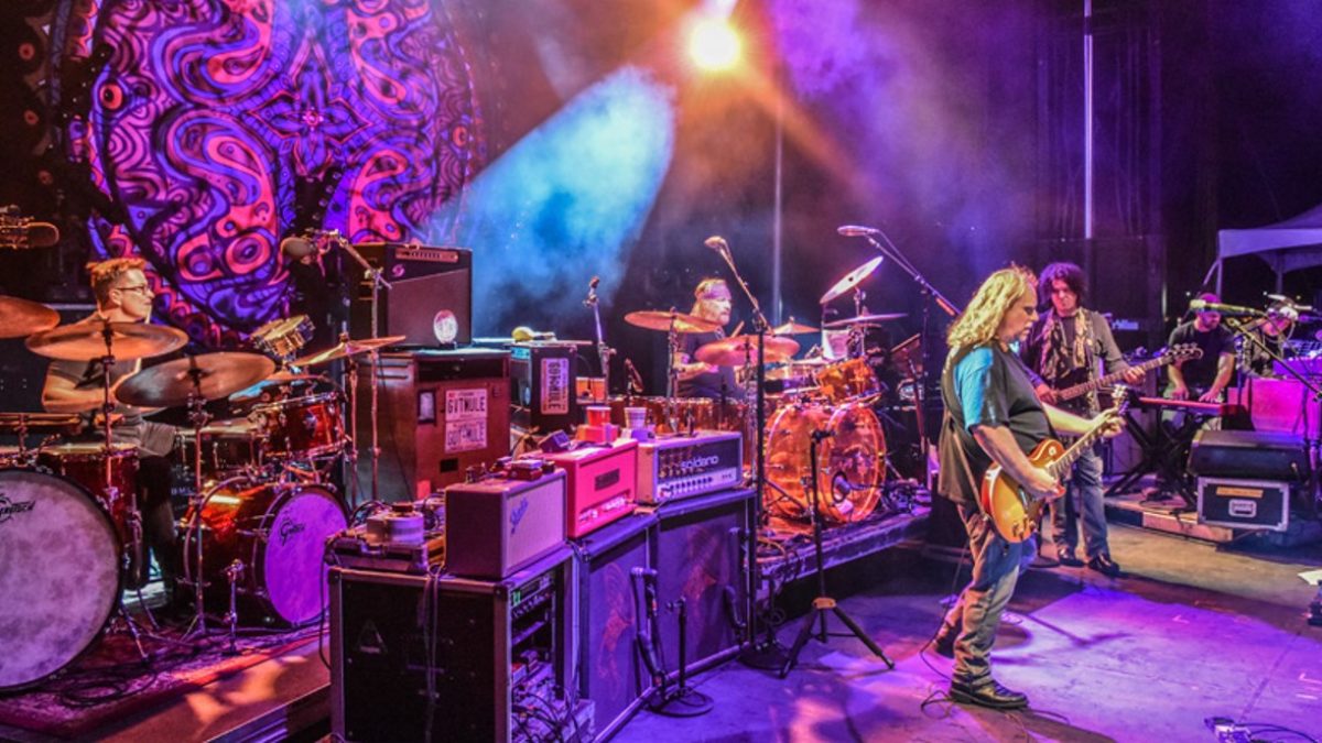 Gov't Mule Honors Jerry Garcia With Members Of Galactic In Portland