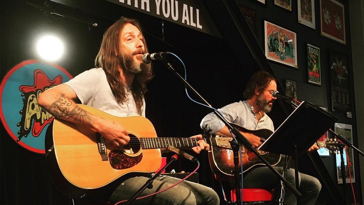 Full Set Video: Chris Robinson & Neal Casal Play Acoustic In-Store At Amoeba