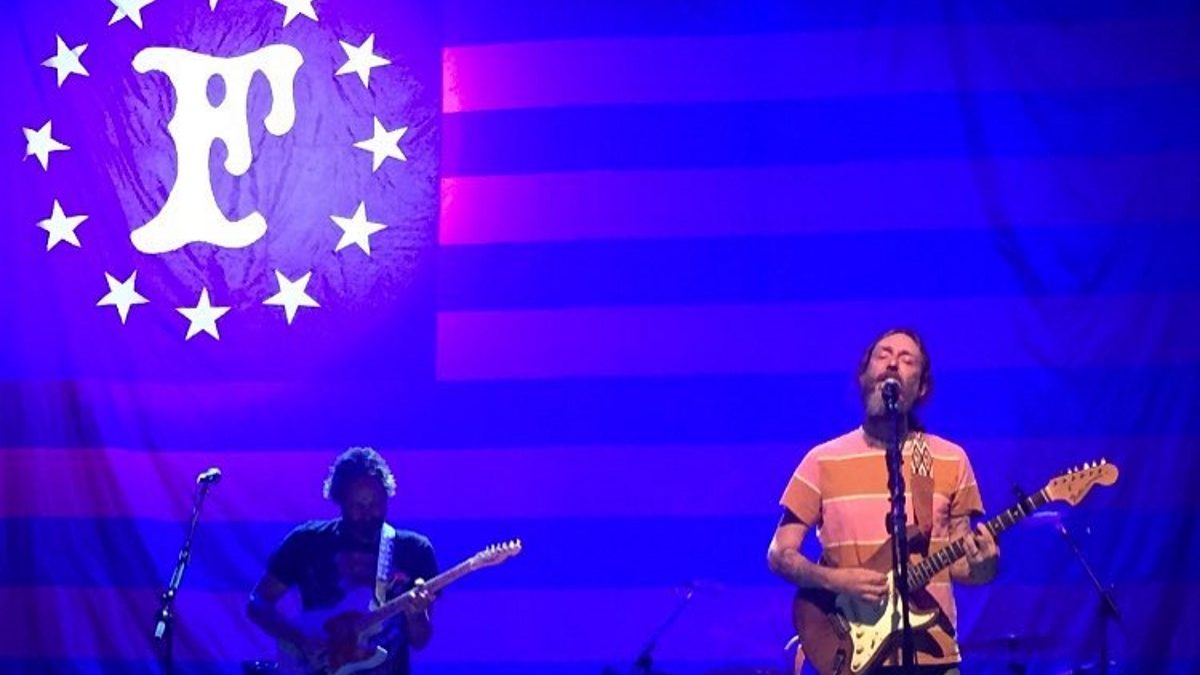 Chris Robinson Brotherhood Debuts The Kinks Cover In Boston