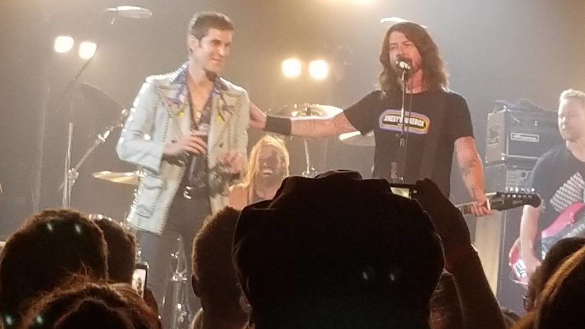 Foo Fighters Welcome Perry Farrell At Intimate Late-Night Show In Chicago