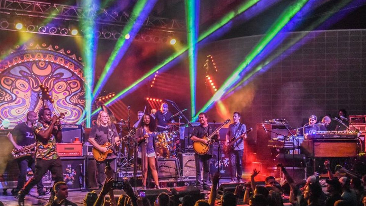Gov't Mule Concludes Run With Galactic In Nebraska With Loads Of Collaborations