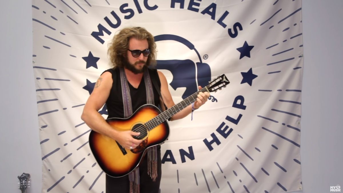 Pro-Shot Video: Jim James Covers ‘Prairie Lullaby' Backstage At 2017 Newport Folk Festival