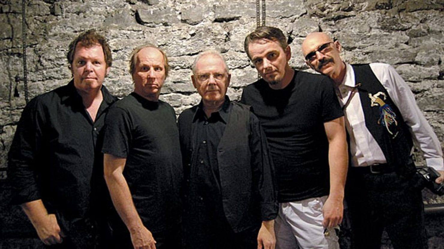 Adrian Belew Robert Fripp Put King Crimson Drama Behind Them
