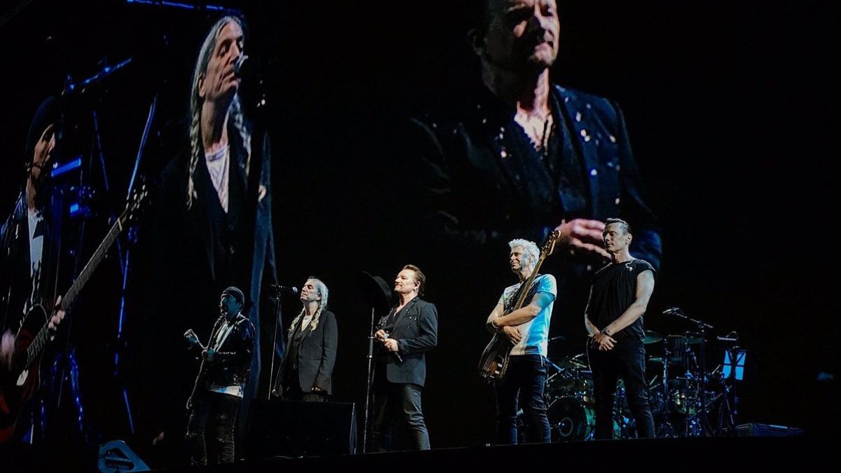 Patti Smith Guests With U2 & Beck Honors Walter Becker In Detroit