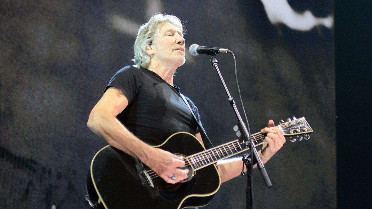 Roger Waters Performs ‘Danny Boy’ In Dublin