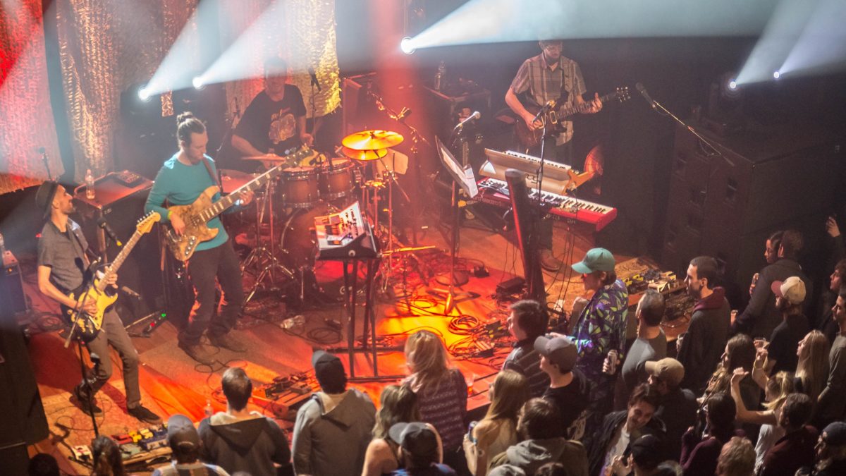 'Warren In The Window' In The Windy City: Aqueous Performs At Chicago's Lincoln Hall - Review & Photos
