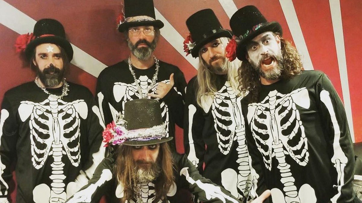 Chris Robinson Brotherhood Fits Cover Debuts & Bust Outs Into Halloween Show