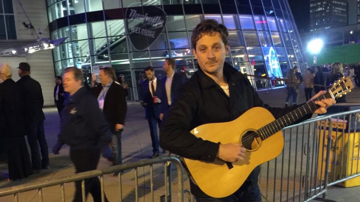 Sturgill Simpson Busks Outside CMA Awards
