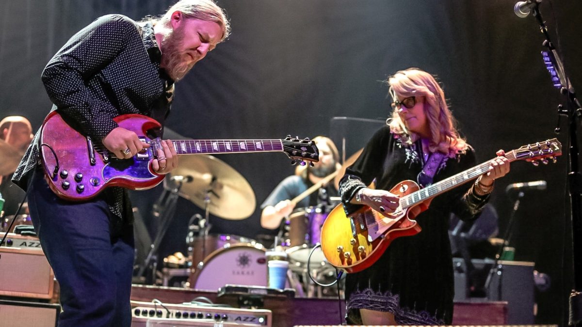 Tedeschi Trucks Band Closes Out 2017 Oakland Run