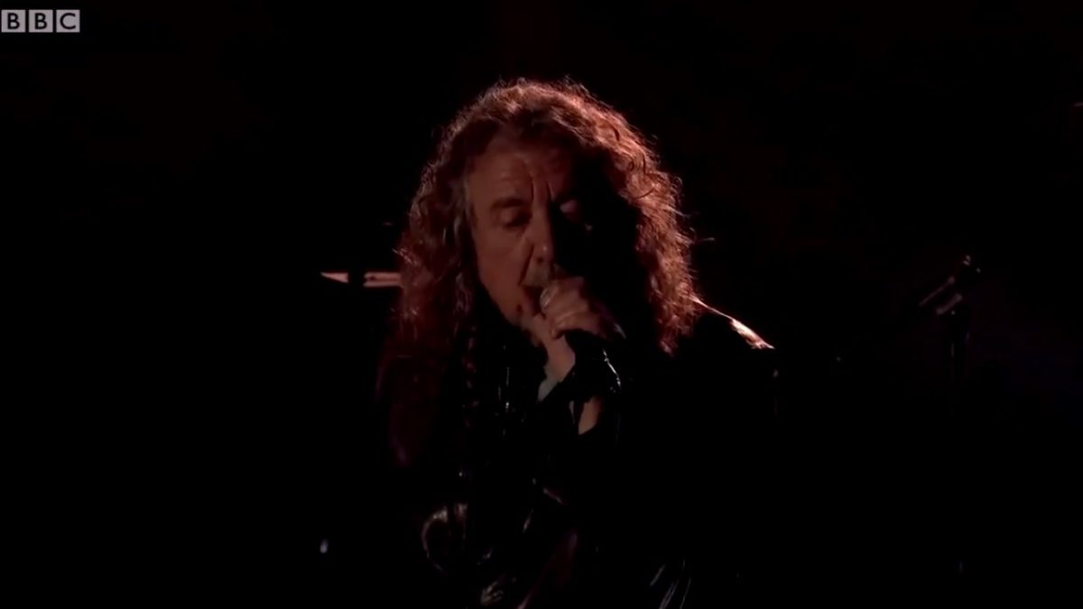 Pro-Shot Video: Robert Plant Performs 'In The Light' For First Time In 15 Years
