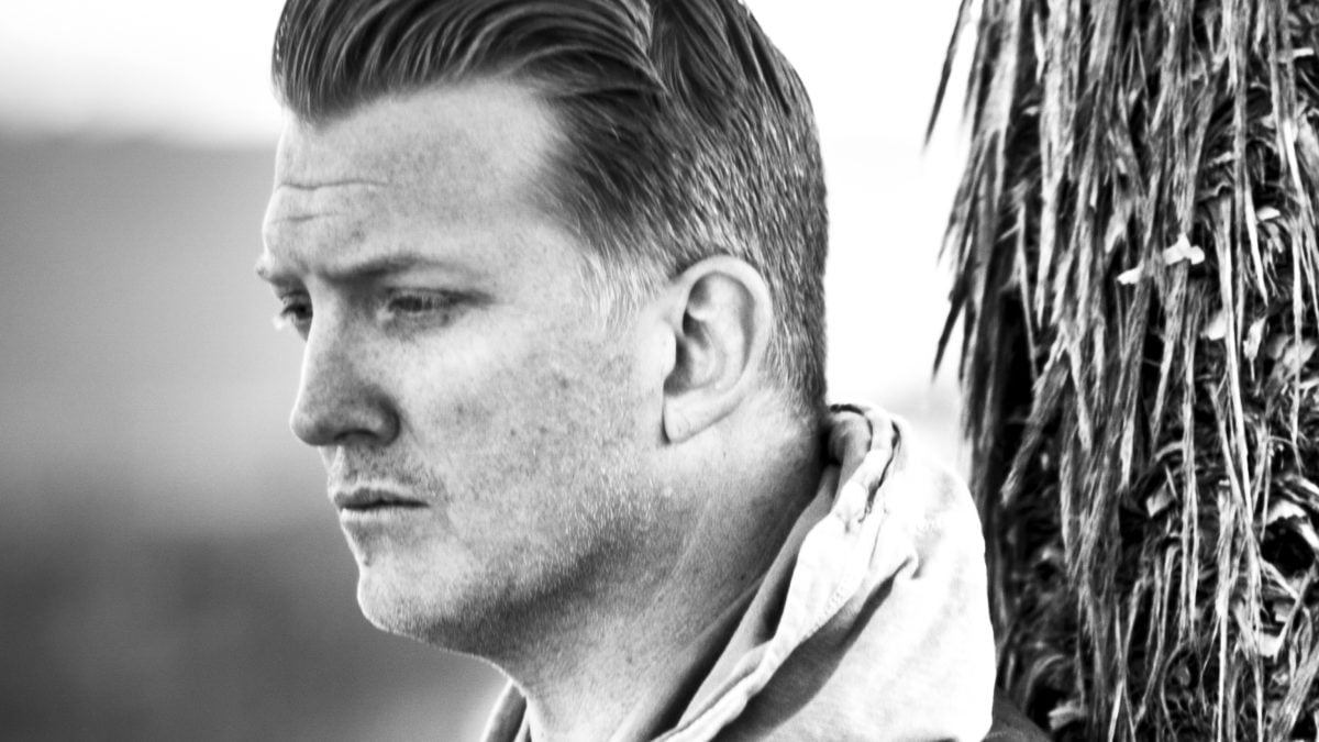 Josh Homme Apologizes After Kicking Photographer At Queens Of The Stone Age Show