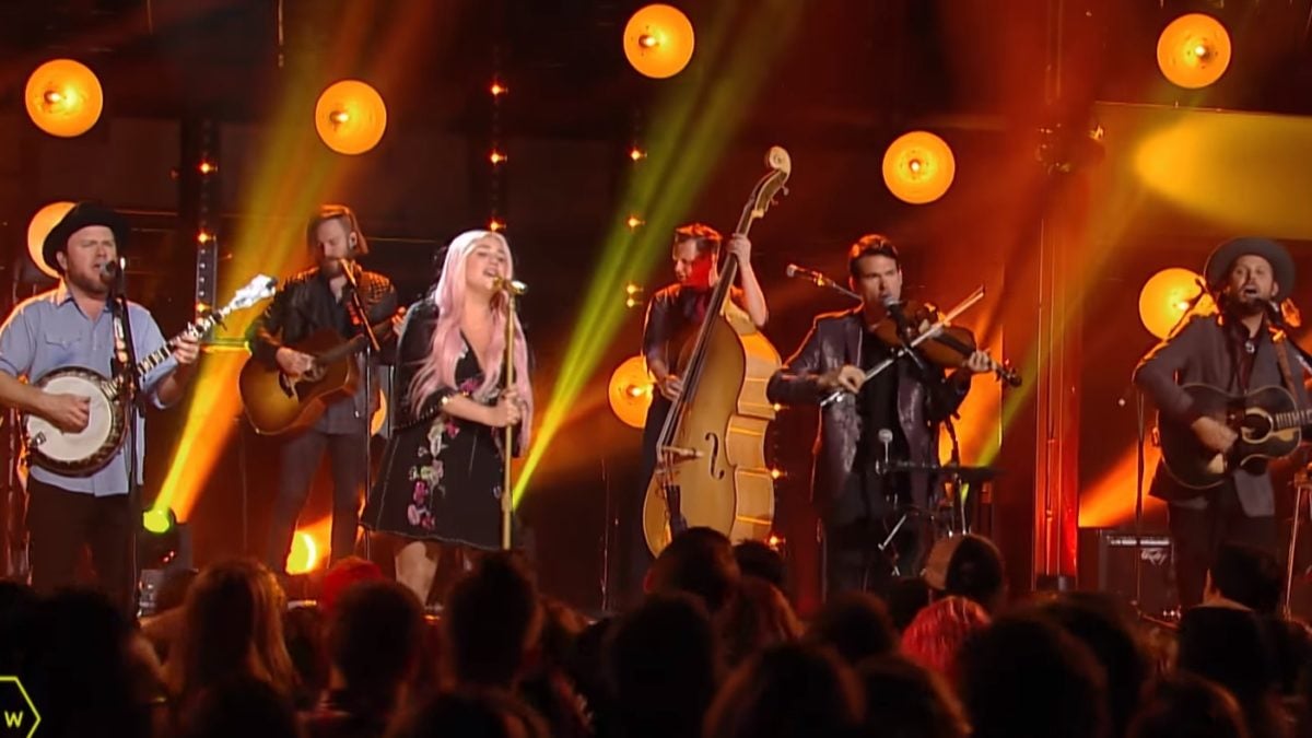 Kesha & Old Crow Medicine Show Perform On CMT ‘Crossroads'