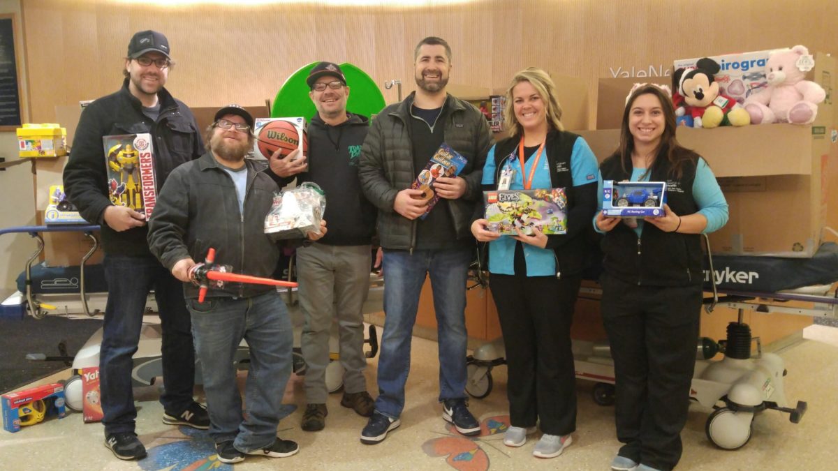 Pro-Shot Video & Full Show Audio: Kung Fu & Pink Talking Fish Team For Toys For Tots
