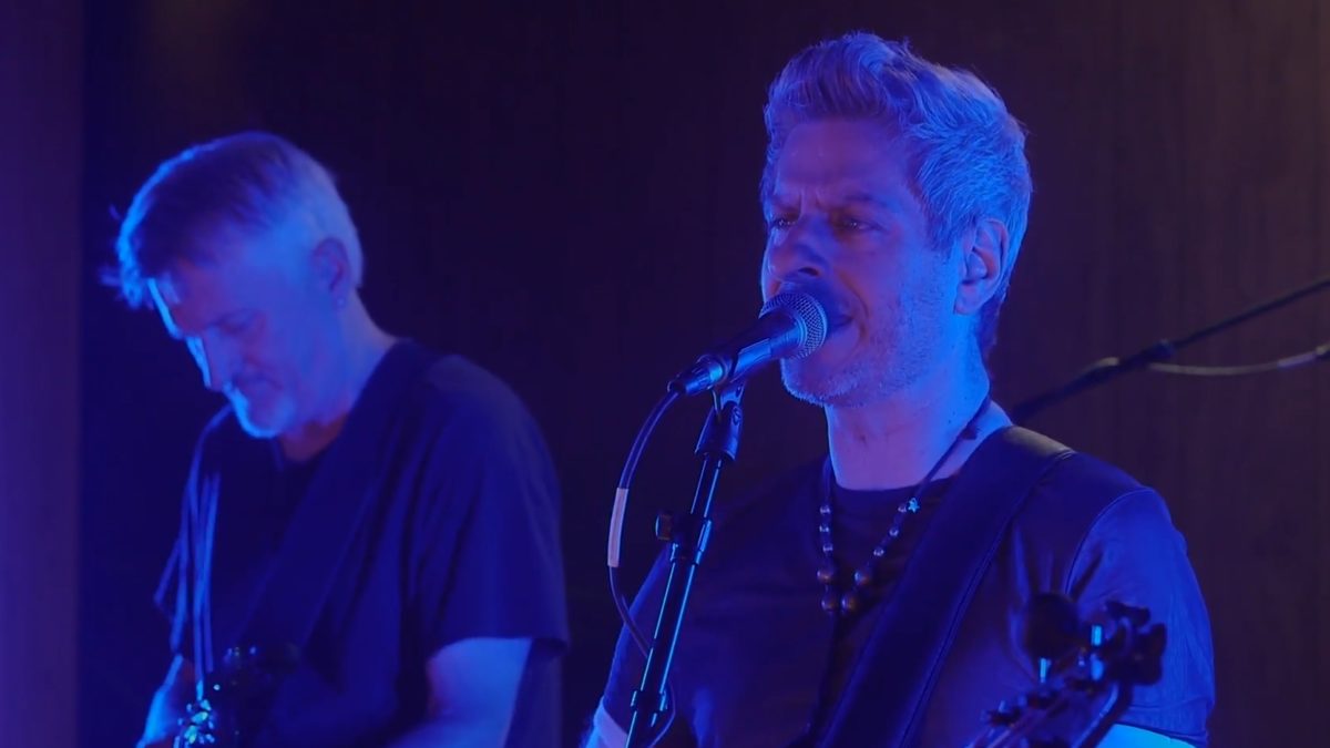 Pro-Shot Video: Mike Gordon Performs ‘Victim’ & ‘Steps’ For ‘AVC Sessions’