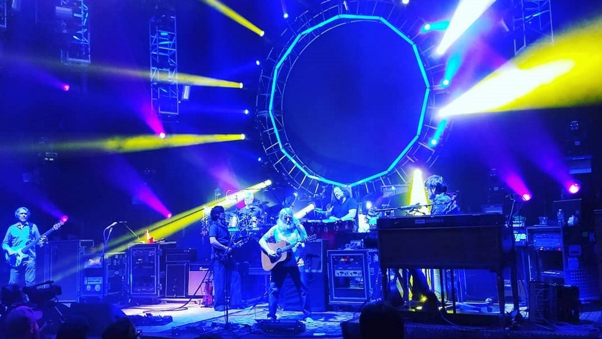 The String Cheese Incident Debuts New Song & Nods To Jerry Garcia At The Capitol Theatre
