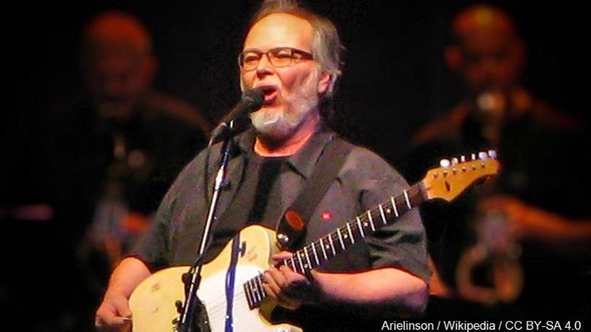 Remembering Walter Becker Of Steely Dan: 'Hey Nineteen' Banter