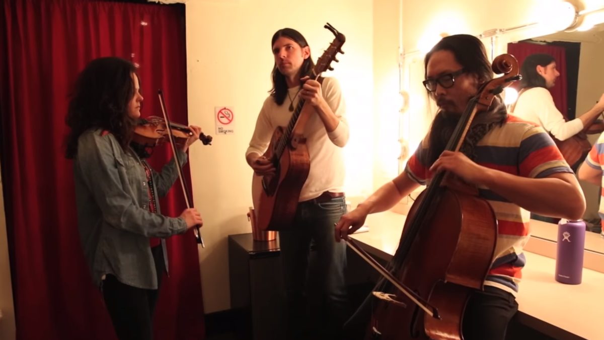 Video: The Avett Brothers Rehearse The Cranberries ‘Linger’ Backstage