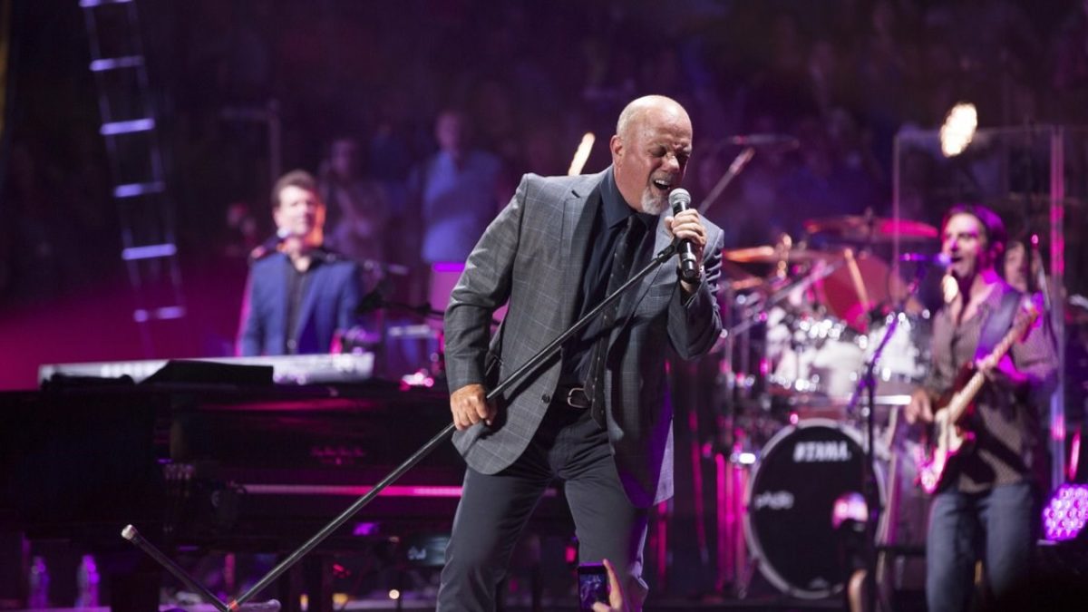 Billy Joel Rings In 2018 With New Year's Extravaganza & Announces 99th MSG Show