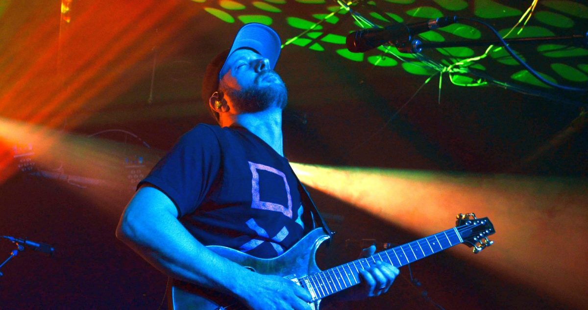 Spafford Guitarist 2018 Lang Crop