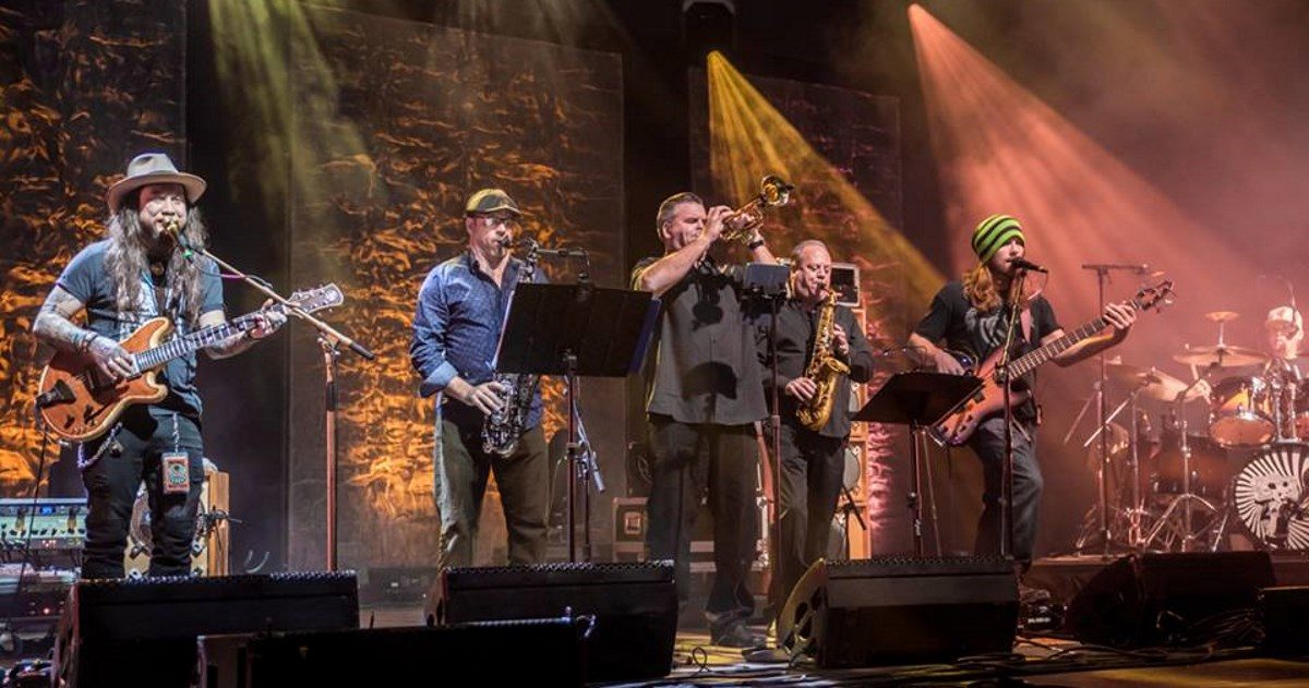 Twiddle NYE Giant Country Horns Citone Crop