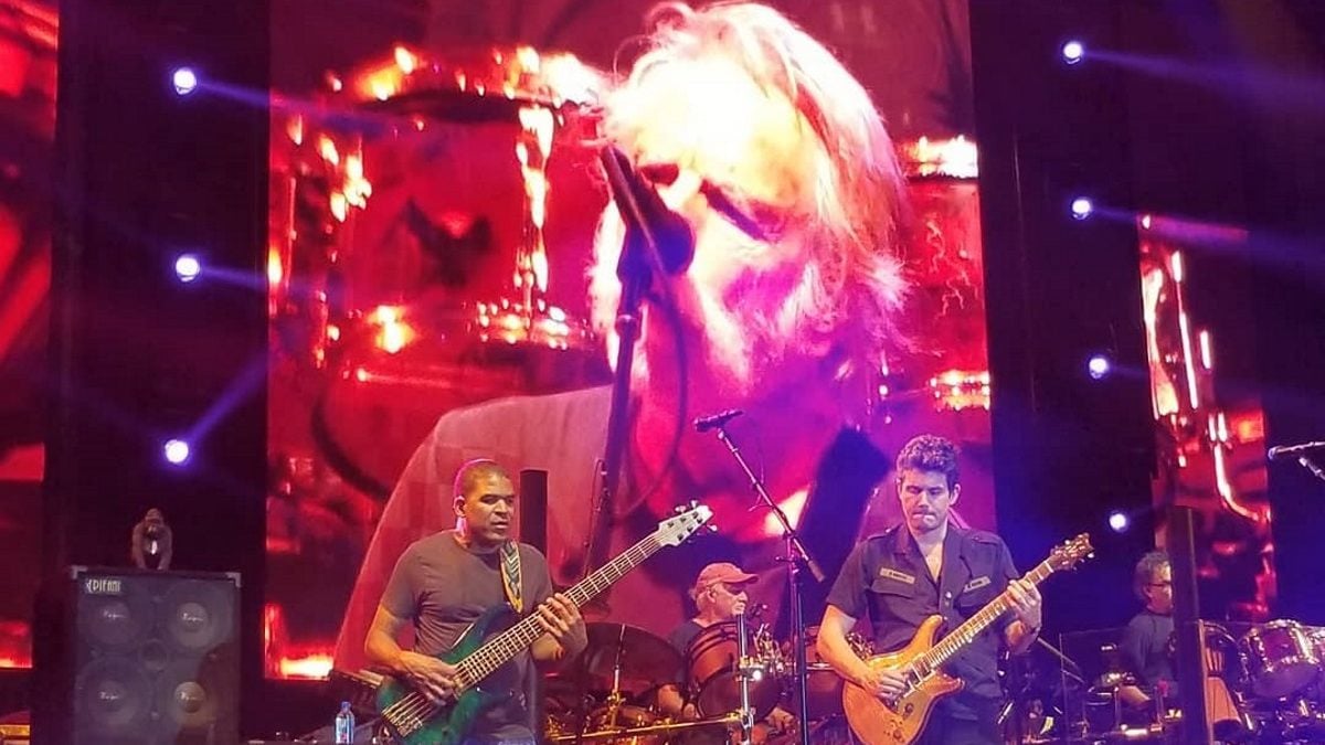 Dead & Company Welcomes Michael Franti At Playing In The Sand