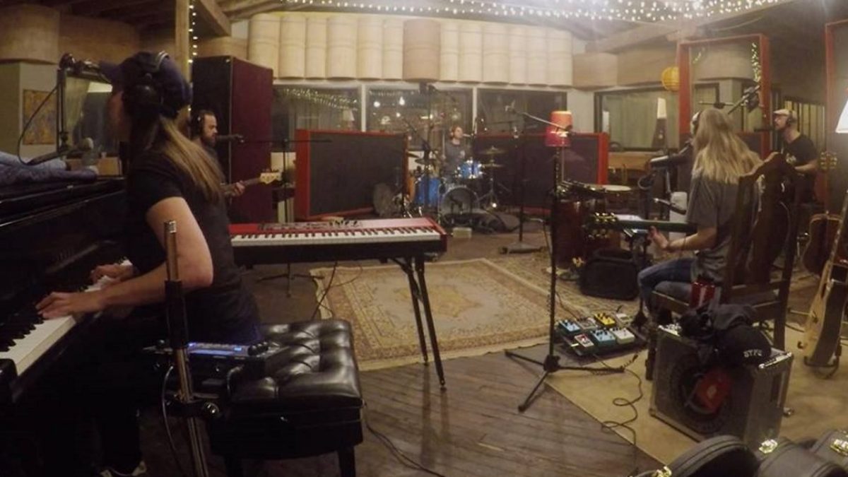 Video: Ghost Light Performs Live In Studio