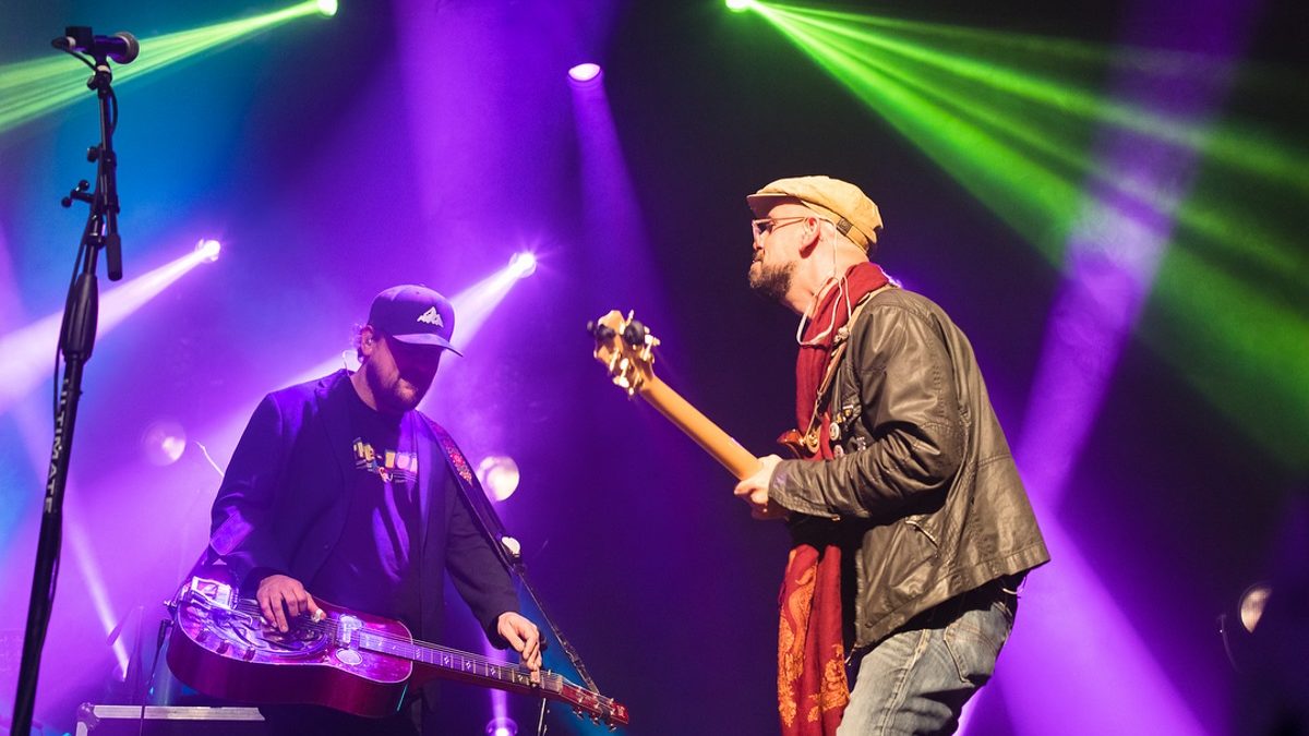 Full Shows Audio: Greensky Bluegrass Welcomes Tom Hamilton In Philadelphia & Billy Strings In Washington D.C.