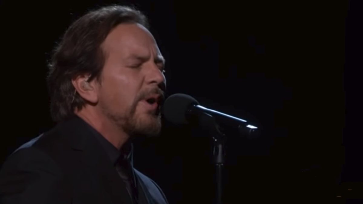 Eddie Vedder Covers Tom Petty's 'Room At The Top' At 2018 Oscars