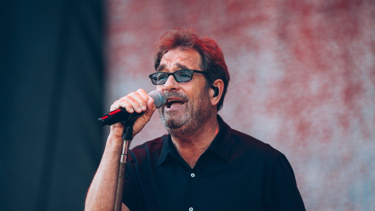 Huey Lewis & The News Cancel All 2018 Concerts Due To Hearing Loss