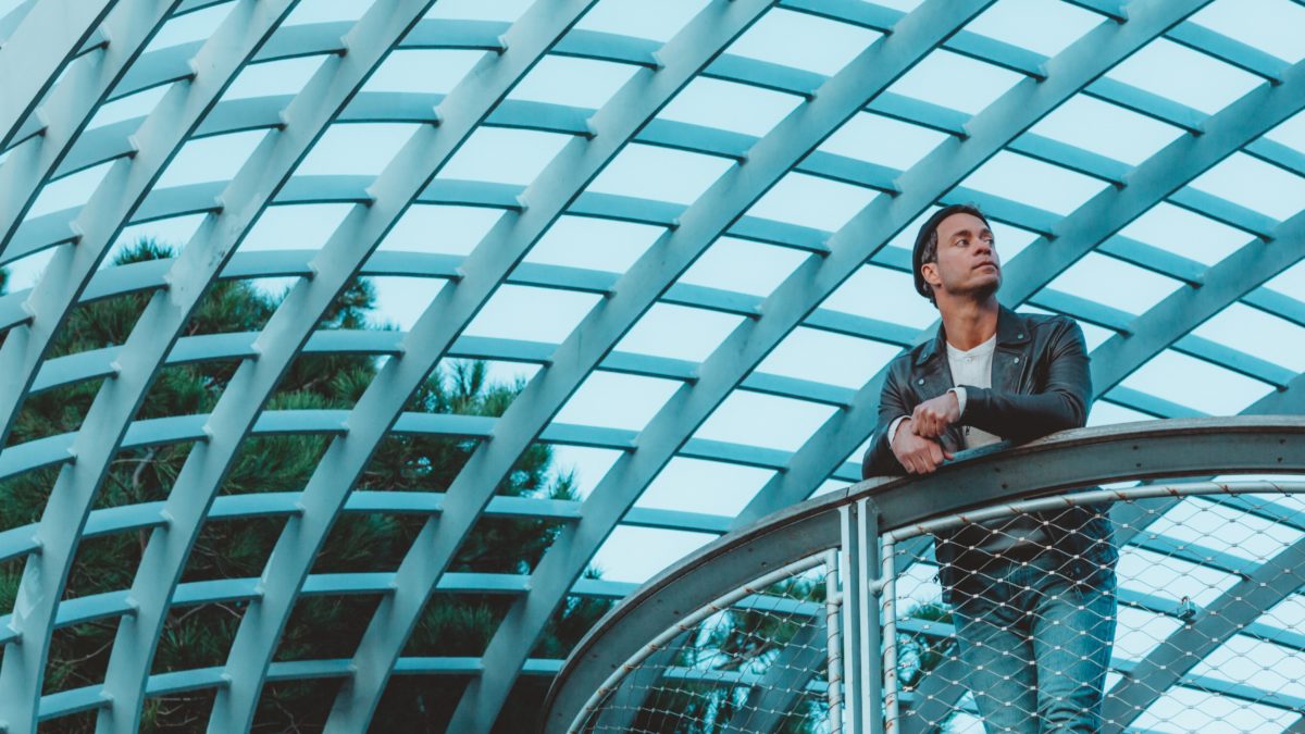 Amos Lee Announces New Album ‘My New Moon’ & Tour Dates